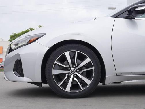 Brilliant Silver Metallic 2021 Nissan Maxima 3.5 SV