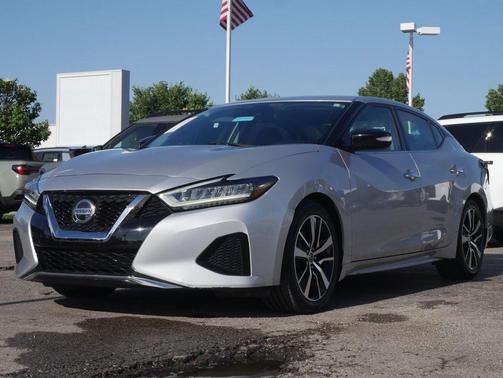 Brilliant Silver Metallic 2021 Nissan Maxima 3.5 SV