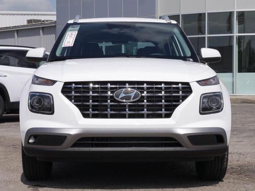 Lunar White 2026 Hyundai VENUE SEL