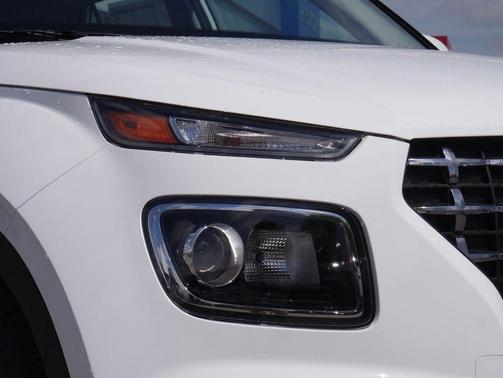 Lunar White 2026 Hyundai VENUE SEL
