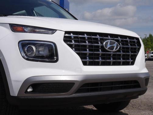 Lunar White 2026 Hyundai VENUE SEL