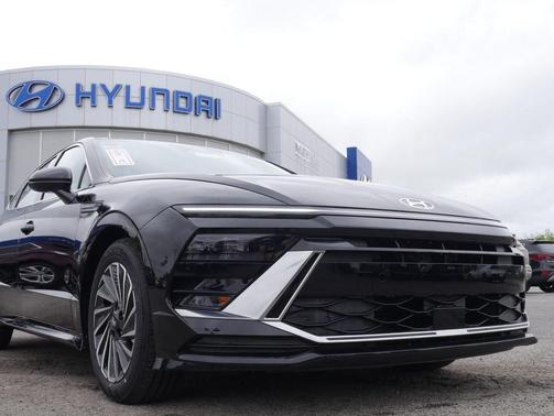 Abyss Black 2026 Hyundai SONATA Hybrid SE