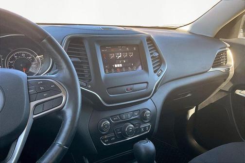 Light Brownstone Pearlcoat 2019 Jeep Cherokee Latitude