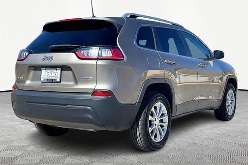 Light Brownstone Pearlcoat 2019 Jeep Cherokee Latitude