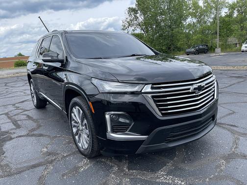 Mosaic Black Metallic 2023 Chevrolet Traverse Premier
