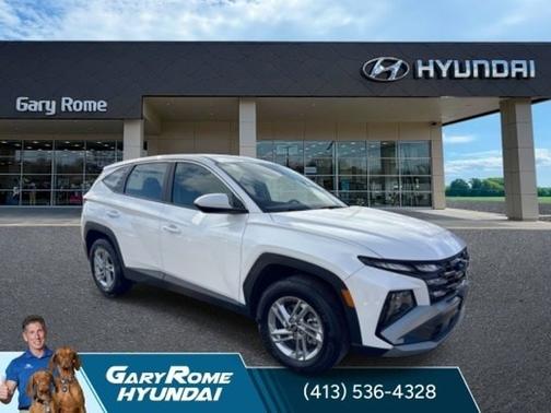 White 2025 Hyundai TUCSON SE