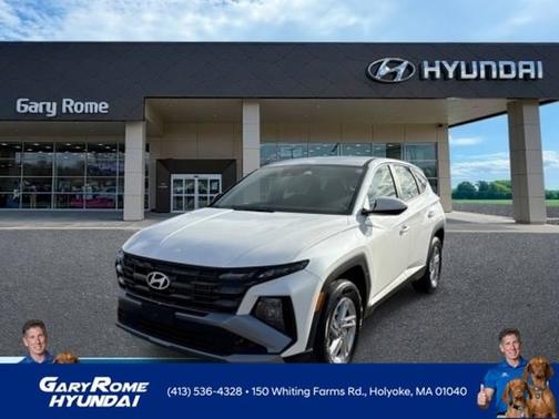 White 2025 Hyundai TUCSON SE