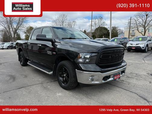 Brilliant Black Crystal Pearlcoat 2017 RAM 1500 SLT