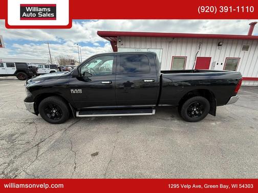 Brilliant Black Crystal Pearlcoat 2017 RAM 1500 SLT