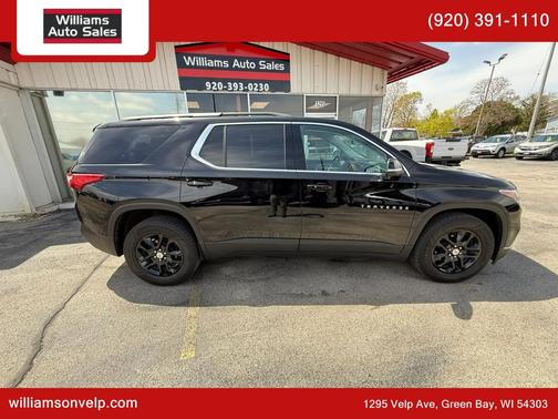 Black Metallic 2021 Chevrolet Traverse LT Cloth
