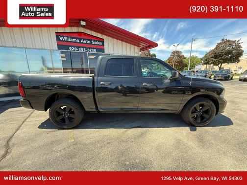 Brilliant Black Crystal Pearlcoat 2018 RAM 1500 Express