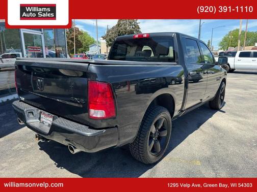 Brilliant Black Crystal Pearlcoat 2018 RAM 1500 Express