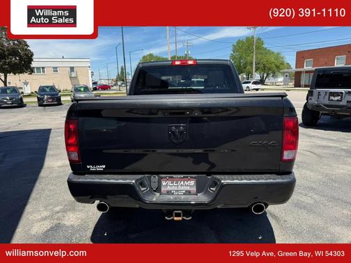 Brilliant Black Crystal Pearlcoat 2018 RAM 1500 Express