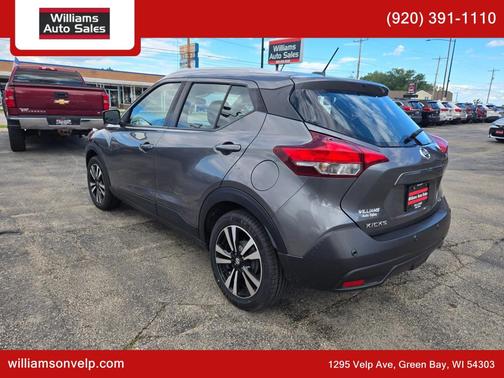 Gun Metallic 2020 Nissan Kicks SV