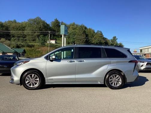 2021 Toyota Sienna XLE 7 Passenger
