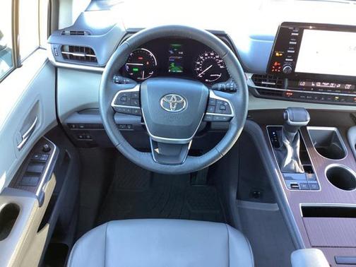 2021 Toyota Sienna XLE 7 Passenger