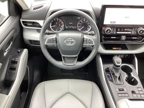 2025 Toyota Highlander XLE
