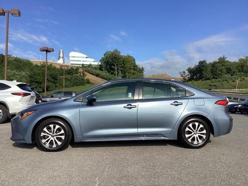2022 Toyota Corolla Hybrid LE