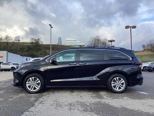 2023 Toyota Sienna Woodland Edition 7-Passenger