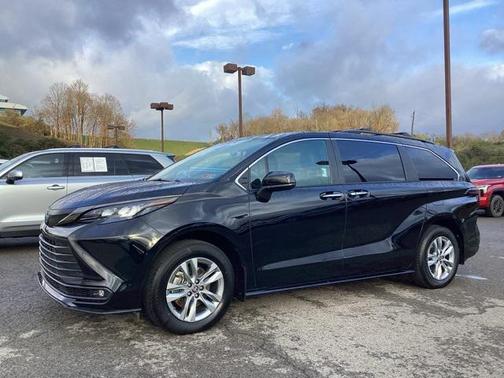 2023 Toyota Sienna Woodland Edition 7-Passenger