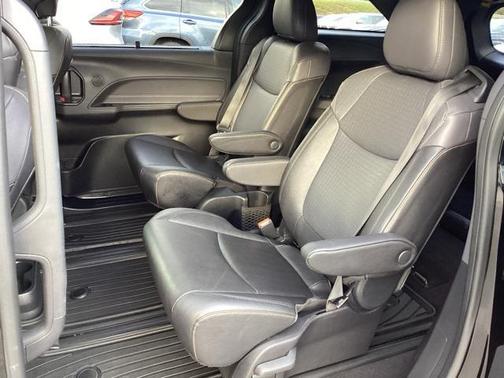 2023 Toyota Sienna Woodland Edition 7-Passenger