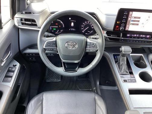 2023 Toyota Sienna Woodland Edition 7-Passenger
