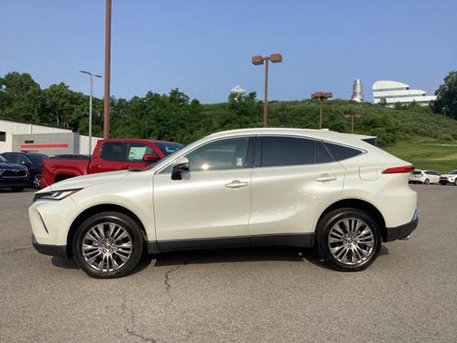 2022 Toyota Venza XLE