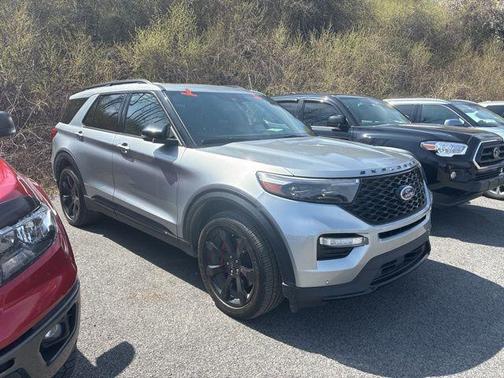 Iconic Silver Metallic 2022 Ford Explorer ST