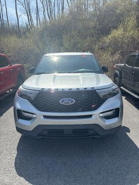 Iconic Silver Metallic 2022 Ford Explorer ST