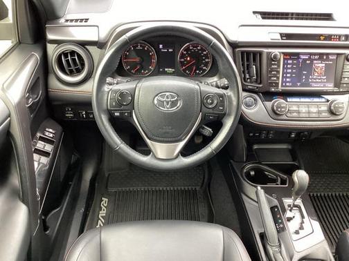 2018 Toyota RAV4 SE