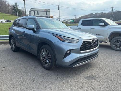 Moon Dust 2021 Toyota Highlander Platinum