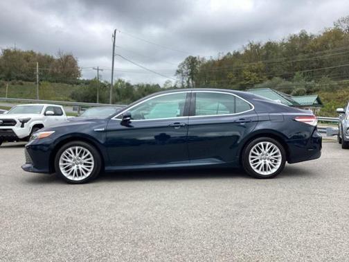 2020 Toyota Camry Hybrid XLE