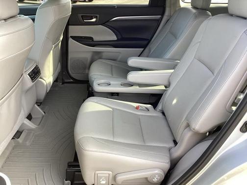 2019 Toyota Highlander Limited Platinum