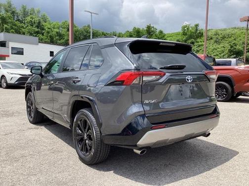 2022 Toyota RAV4 Hybrid SE