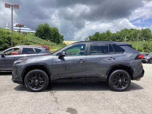2022 Toyota RAV4 Hybrid SE