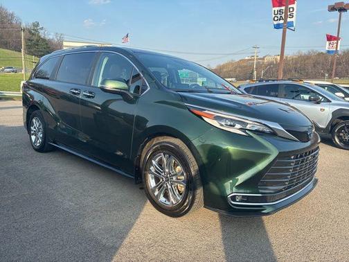 2023 Toyota Sienna Platinum 7 Passenger