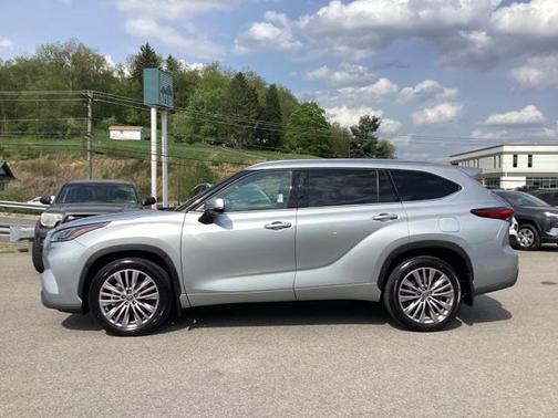 2022 Toyota Highlander Platinum