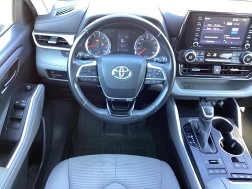 2021 Toyota Highlander LE