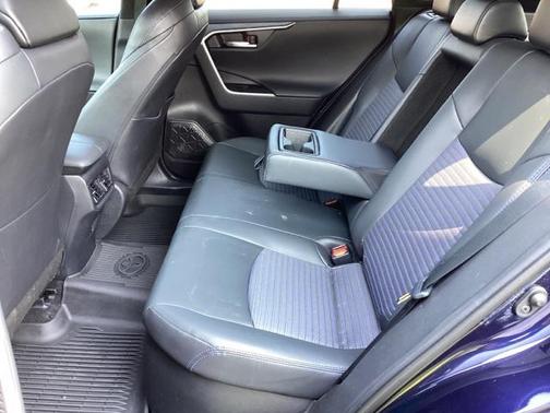 2021 Toyota RAV4 Hybrid SE