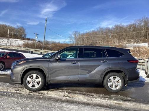 2022 Toyota Highlander LE