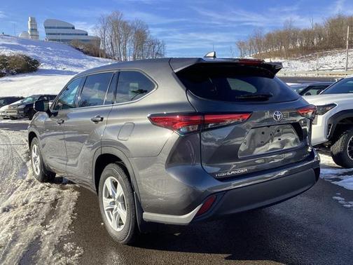 2022 Toyota Highlander LE