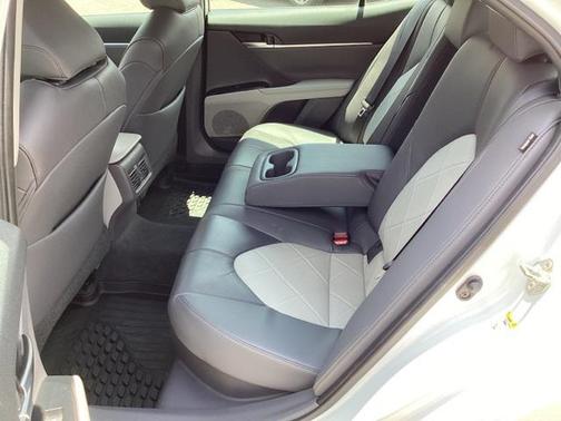 2019 Toyota Camry Hybrid XLE