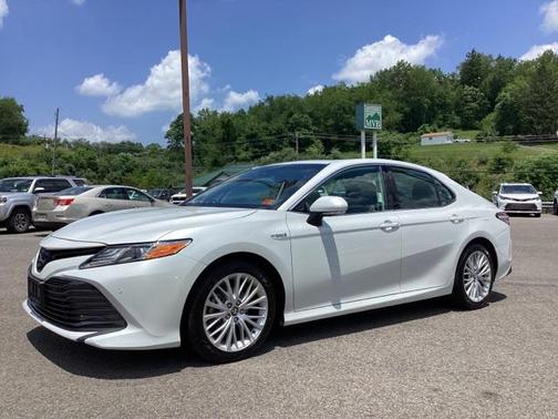 2019 Toyota Camry Hybrid XLE