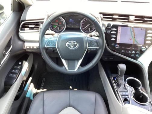 2019 Toyota Camry Hybrid XLE