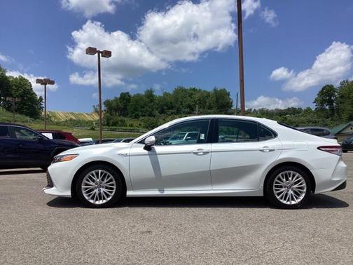 2019 Toyota Camry Hybrid XLE