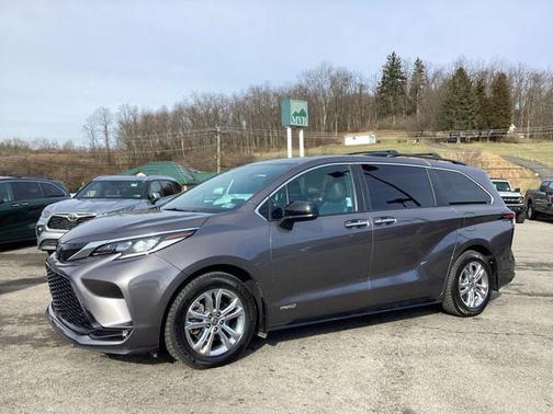 2021 Toyota Sienna XSE 7 Passenger
