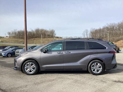 2021 Toyota Sienna XSE 7 Passenger