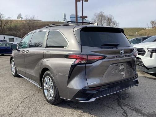 2021 Toyota Sienna XSE 7 Passenger