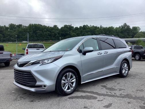 2023 Toyota Sienna XLE 7 Passenger