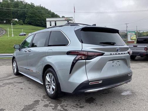 2023 Toyota Sienna XLE 7 Passenger